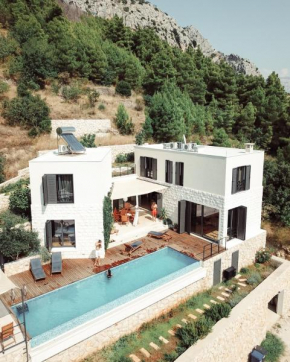 Villa FORTE-Exclusive location with fantastic seaview & infinity pool - up to 8 Pax